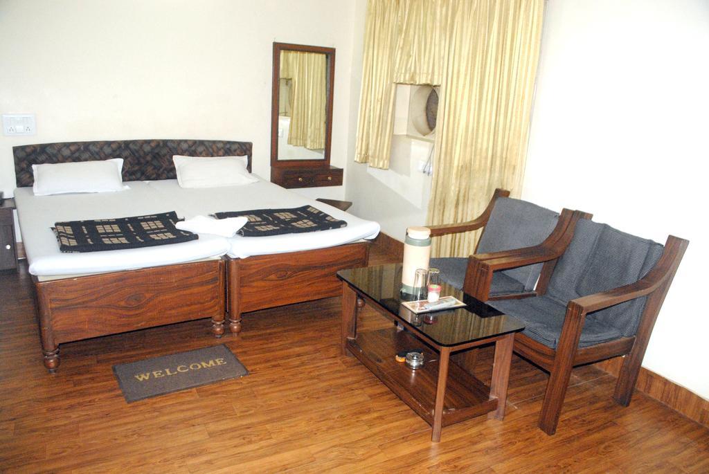 Hotel Kusum Bhilai Esterno foto