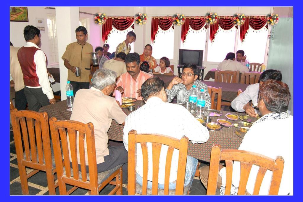 Hotel Kusum Bhilai Esterno foto