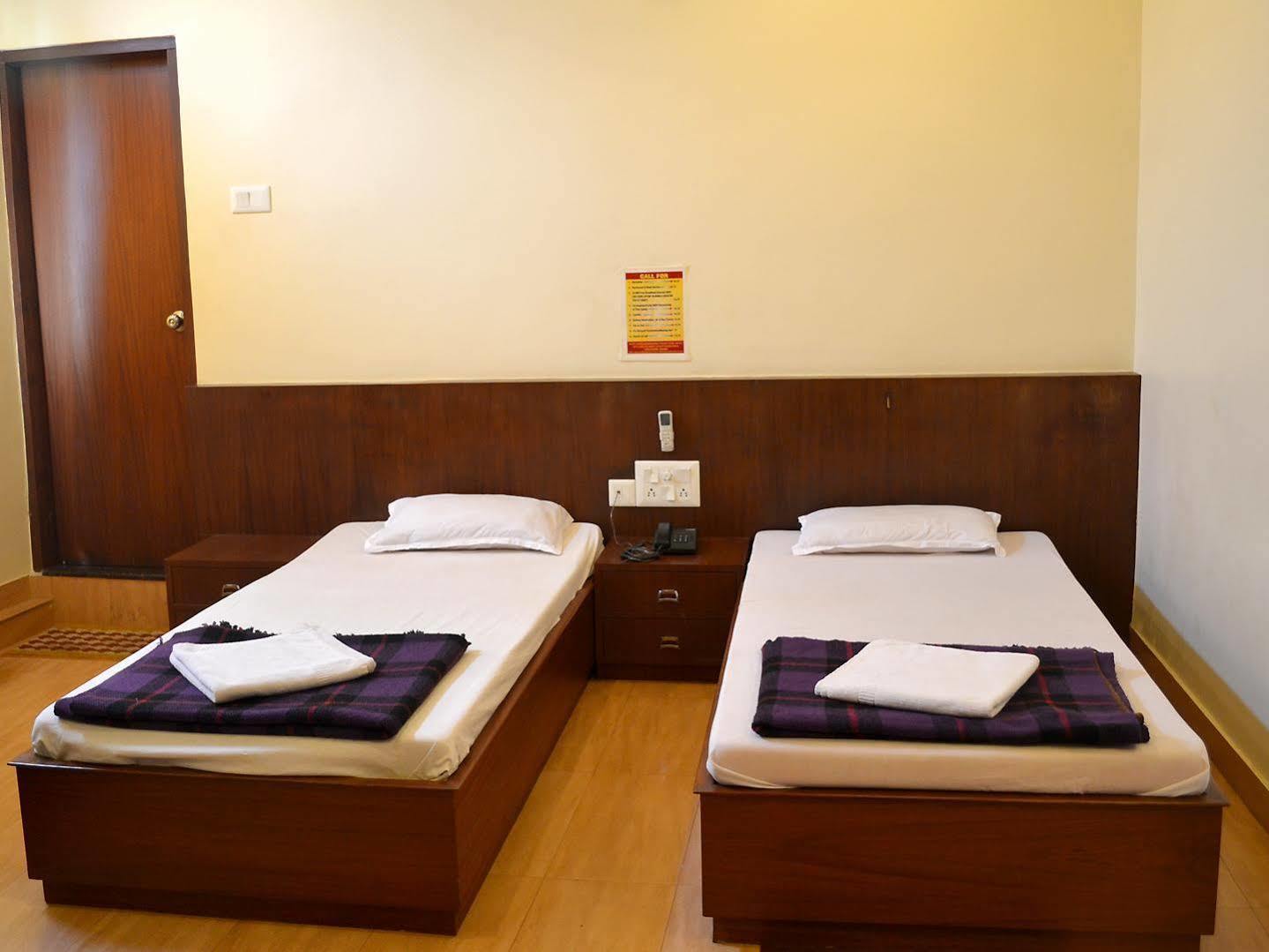 Hotel Kusum Bhilai Esterno foto